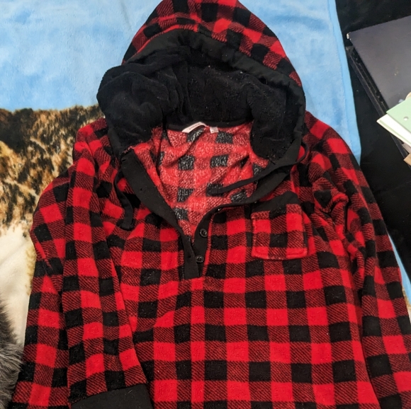 One piece pjs - Picture 2 of 2